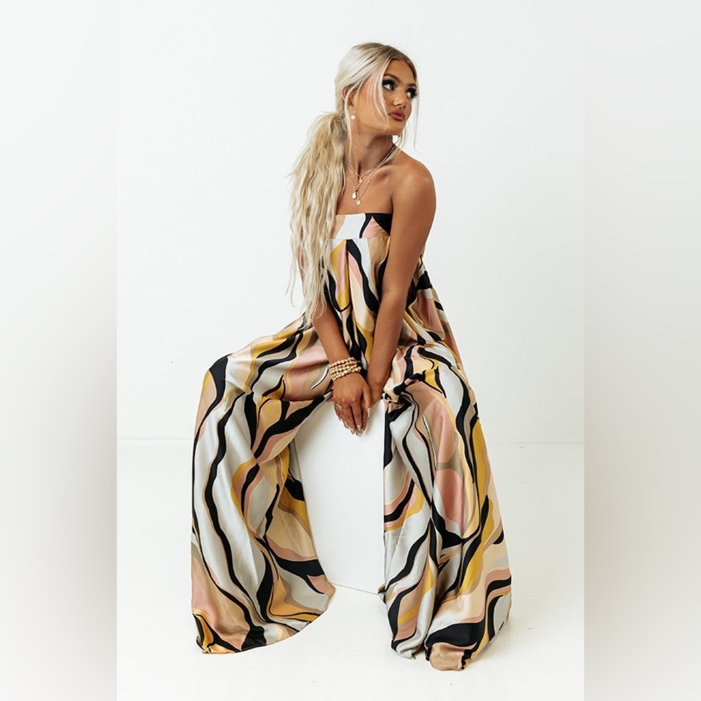 Elegant Multicolor Strapless Romper- size SMALL - Picture 5 of 11